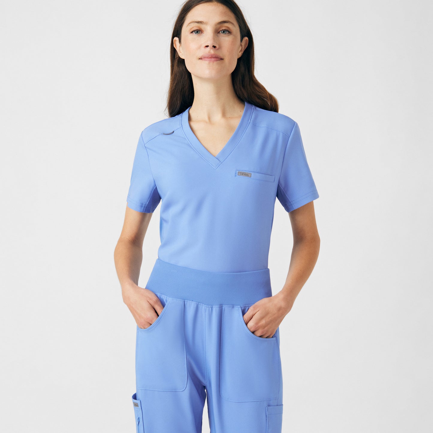 Forward 2-Pocket V-Neck Top | Ceil