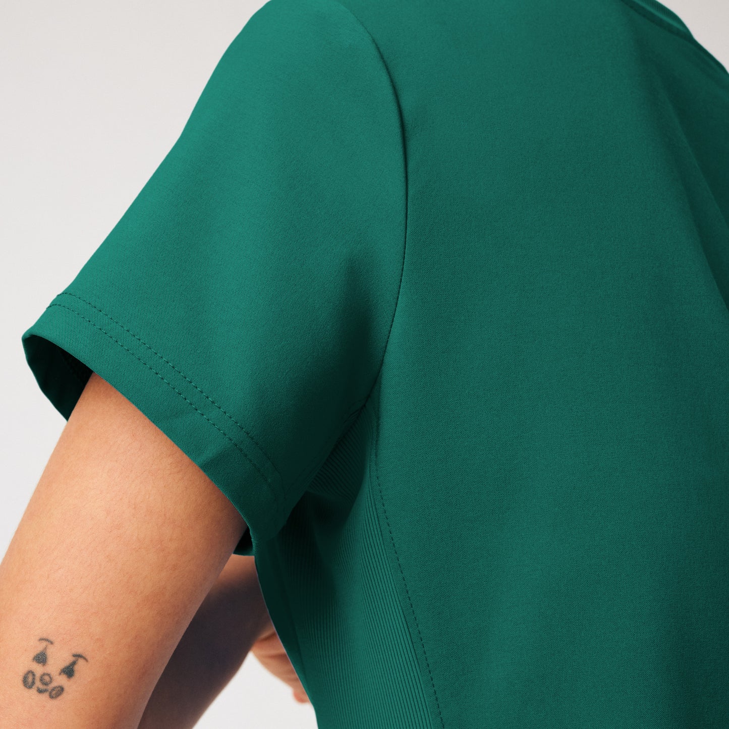 Forward 2-Pocket V-Neck Top | Hunter