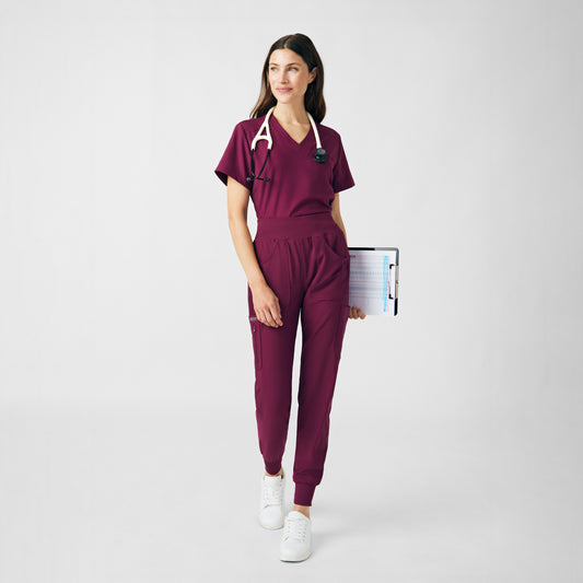 Forward 2-Pocket V-Neck Top | Wine