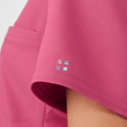 VIBE 2-Pocket V-Neck Top | Honeysuckle