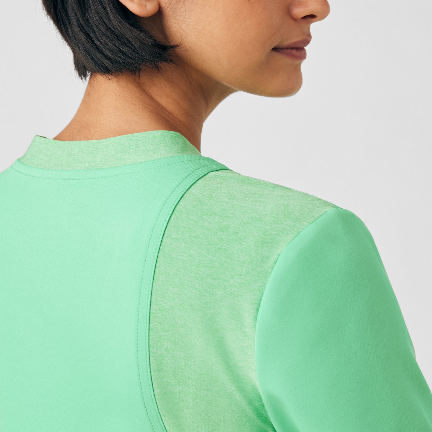 VIBE 2-Pocket V-Neck Top | Mint Julep