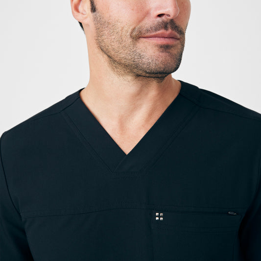 CRFT 2-Pocket V-Neck Top | Black