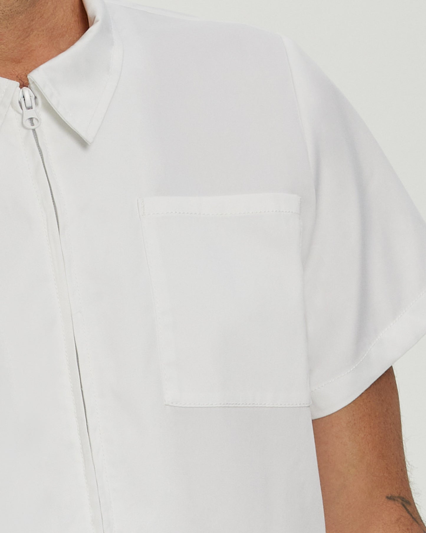 ProFlex 6-Pocket Notch Collar Top  | White