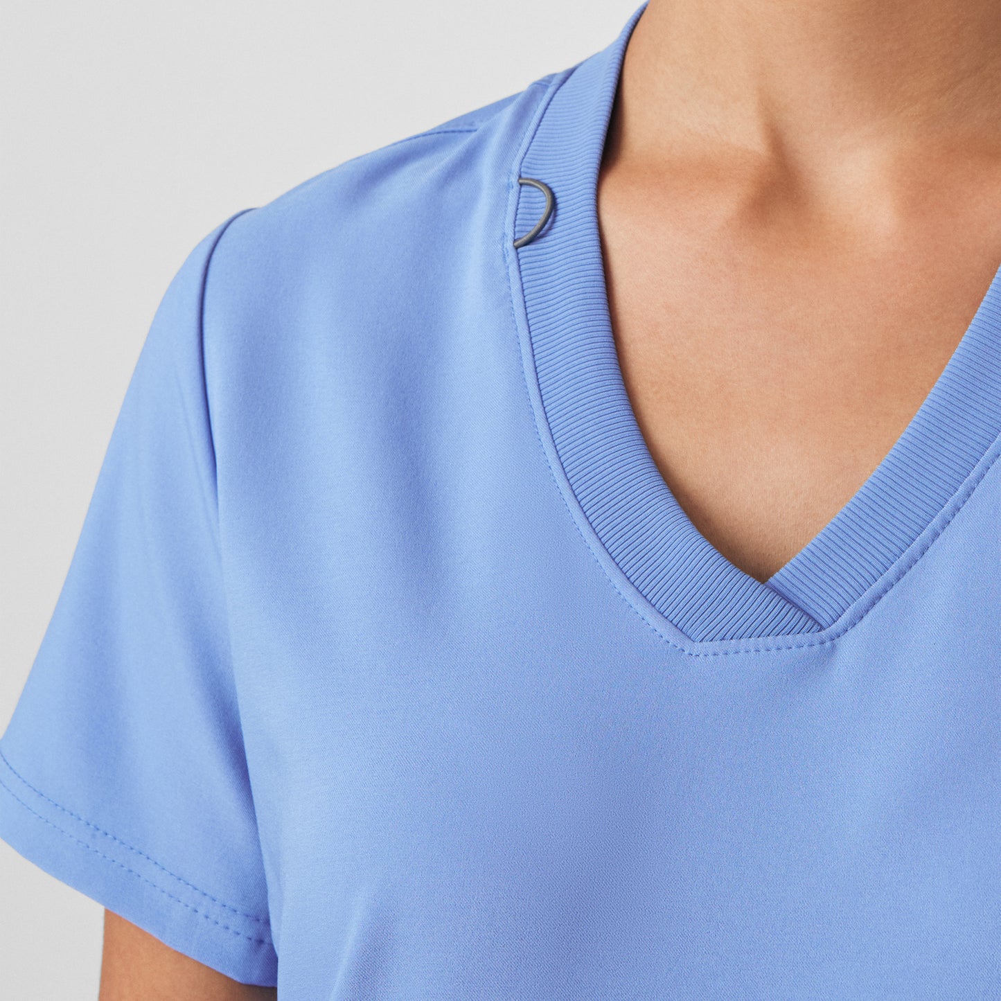 Forward 3-Pocket V-Neck Top  | Ceil