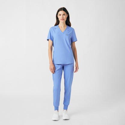Forward 2-Pocket V-Neck Top  | Ceil