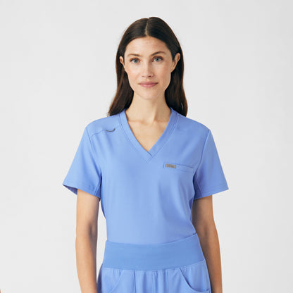 Forward 2-Pocket V-Neck Top  | Ceil