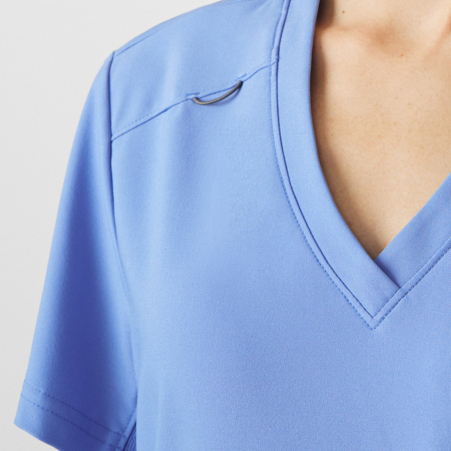 Forward 2-Pocket V-Neck Top  | Ceil