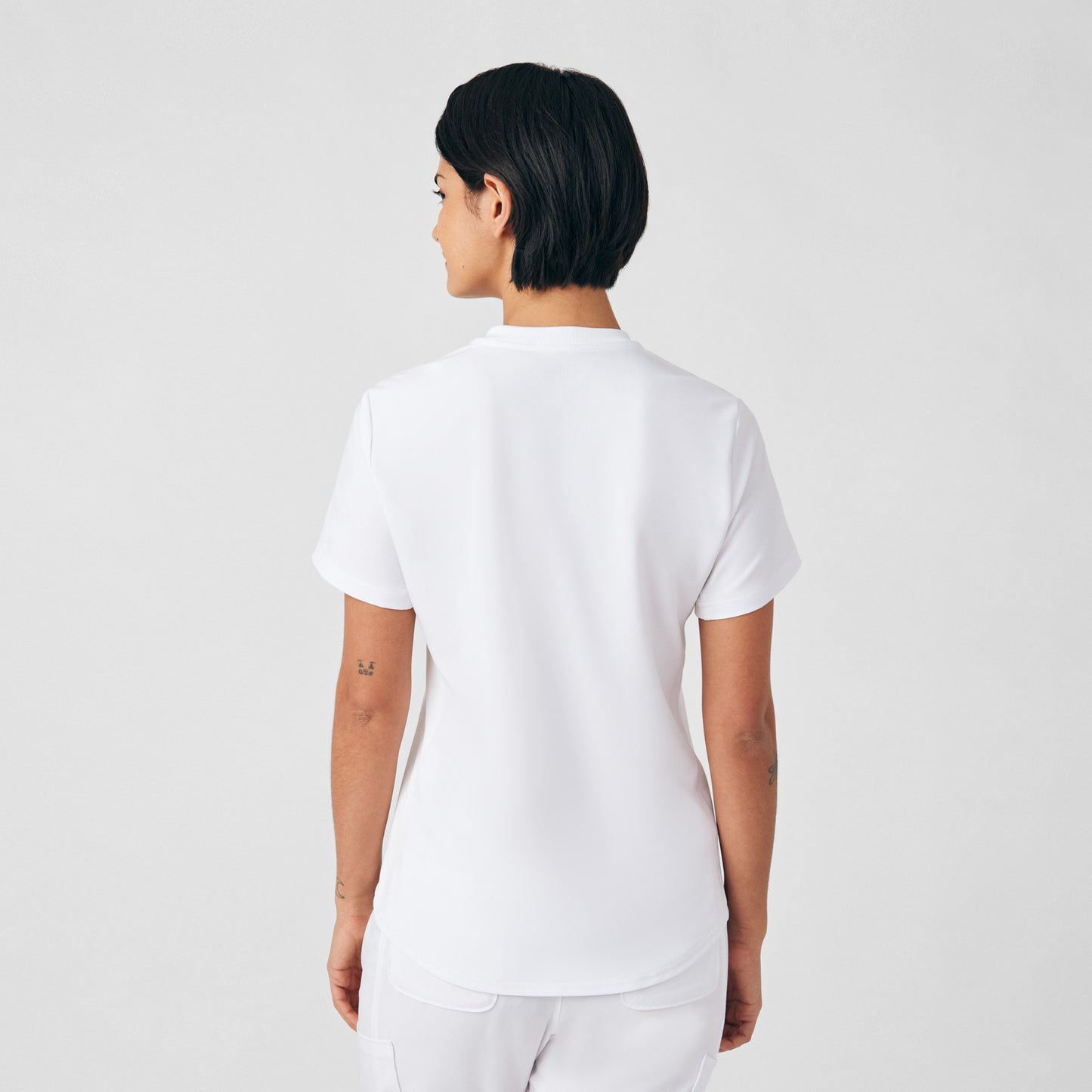 Forward 2-Pocket V-Neck Top  | White