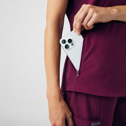 Forward 2-Pocket V-Neck Top  | Wine