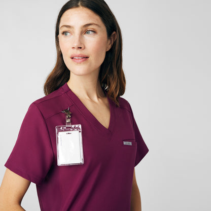 Forward 2-Pocket V-Neck Top  | Wine