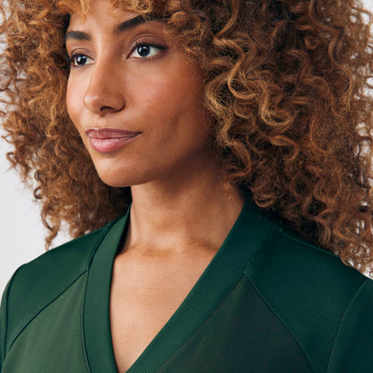 Forward 2-Pocket V-Neck Top  | Mountain View