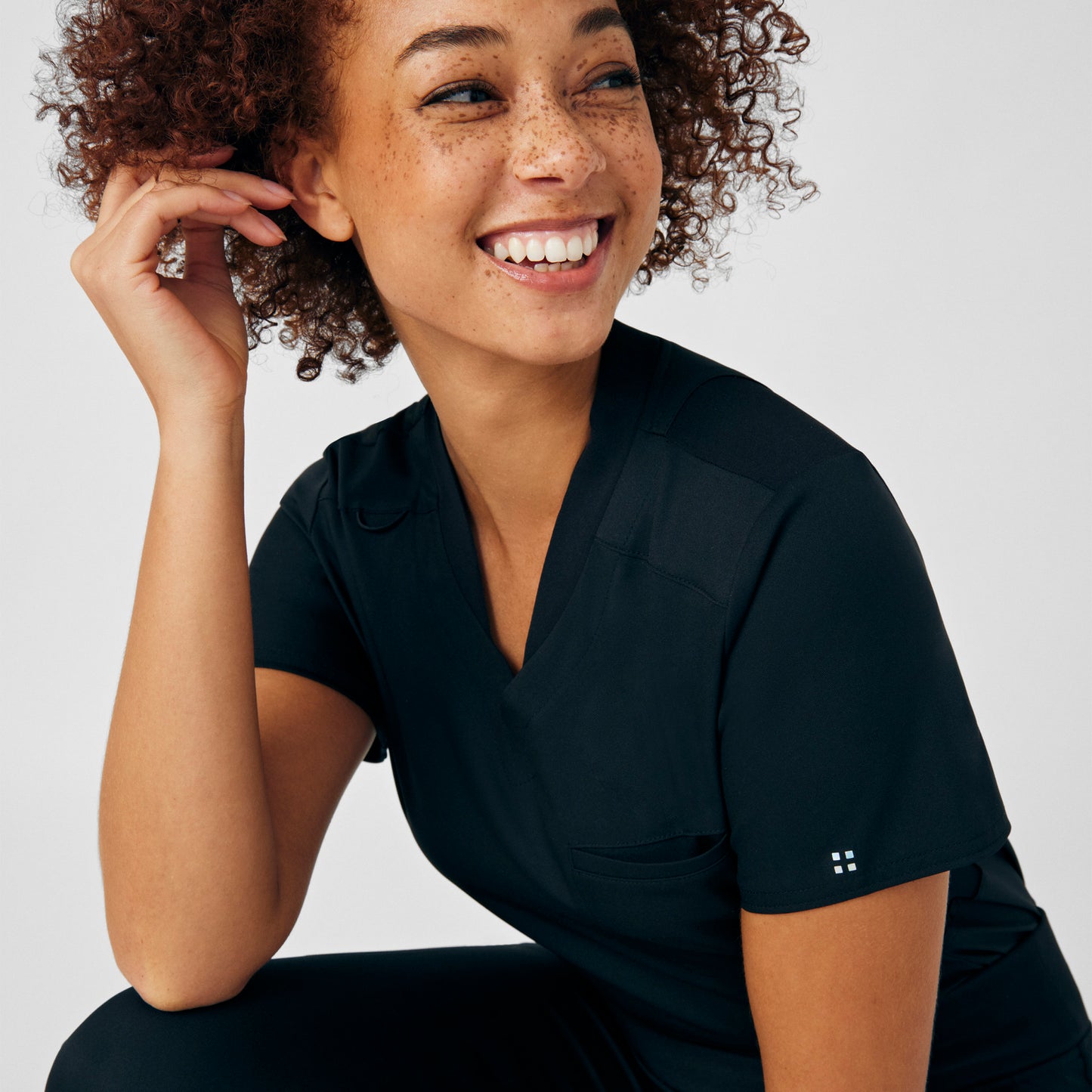 VIBE 2-Pocket V-Neck Top  | Black