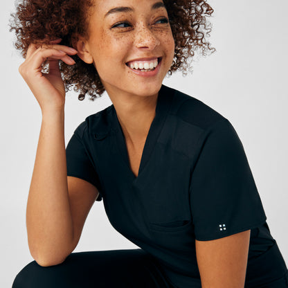 VIBE 2-Pocket V-Neck Top  | Black