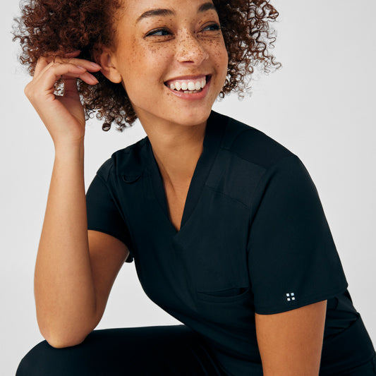 VIBE 2-Pocket V-Neck Top  | Black