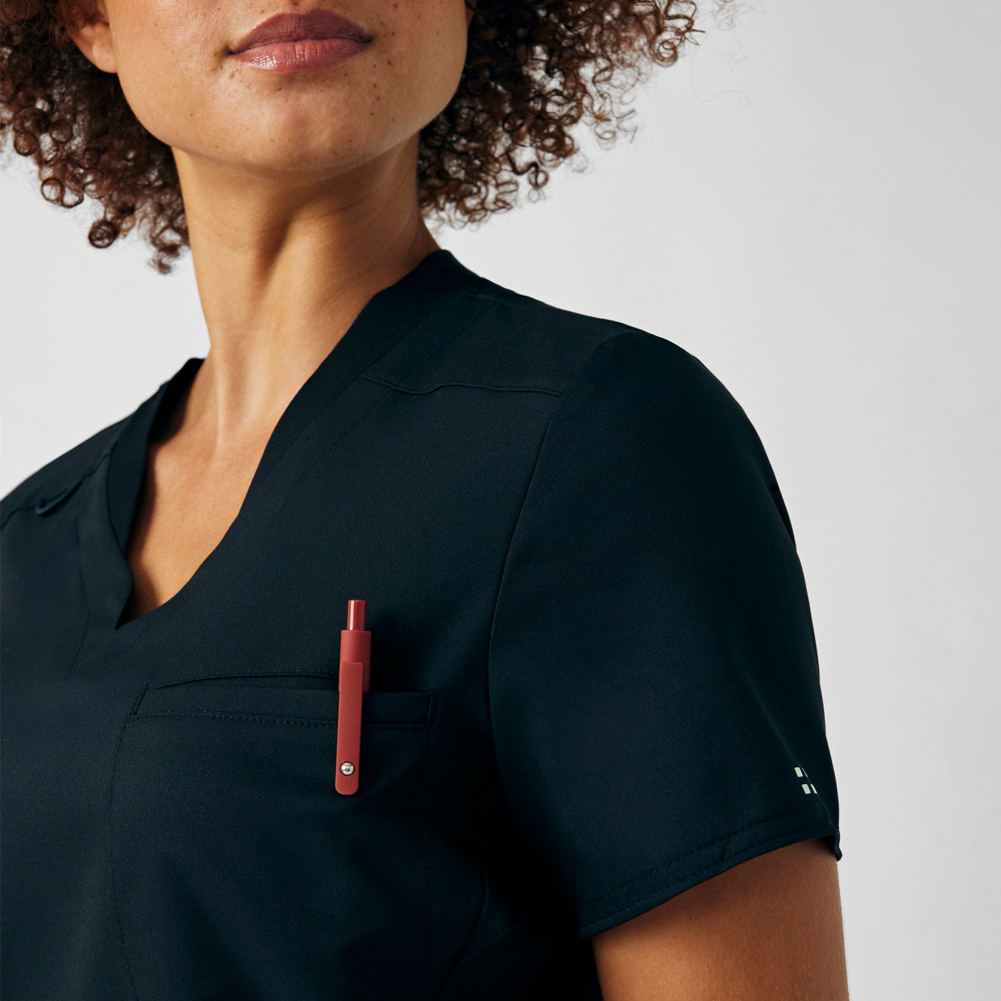 VIBE 2-Pocket V-Neck Top  | Black