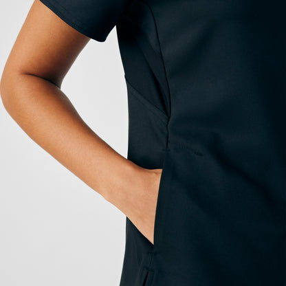 VIBE 2-Pocket V-Neck Top  | Black