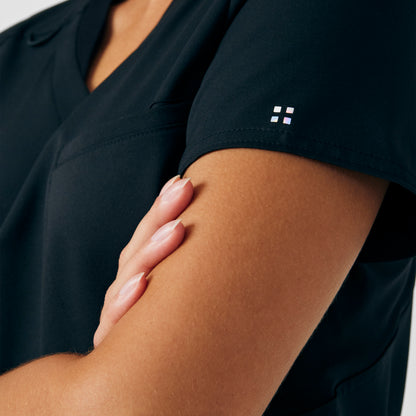 VIBE 2-Pocket V-Neck Top  | Black