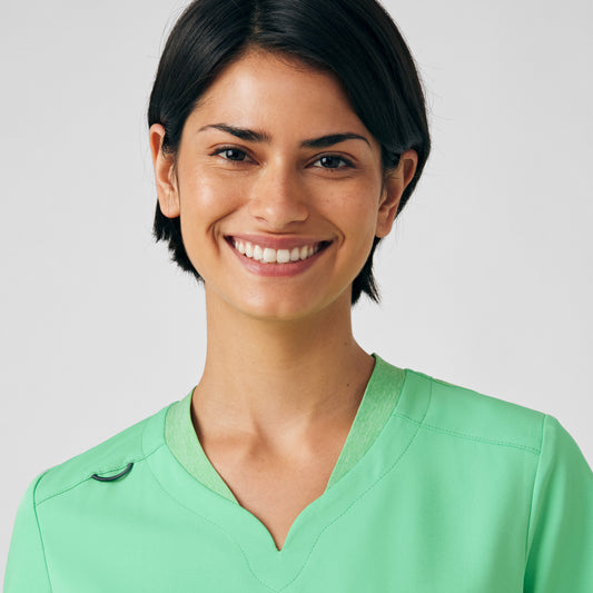 VIBE 2-Pocket V-Neck Top  | Mint Julep