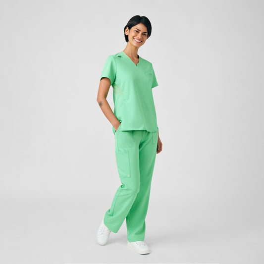 VIBE 2-Pocket V-Neck Top  | Mint Julep
