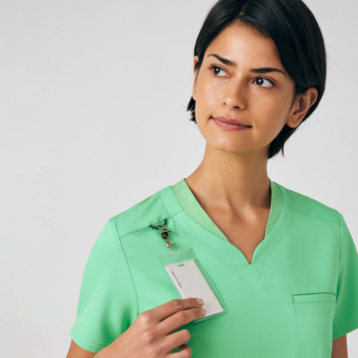 VIBE 2-Pocket V-Neck Top  | Mint Julep