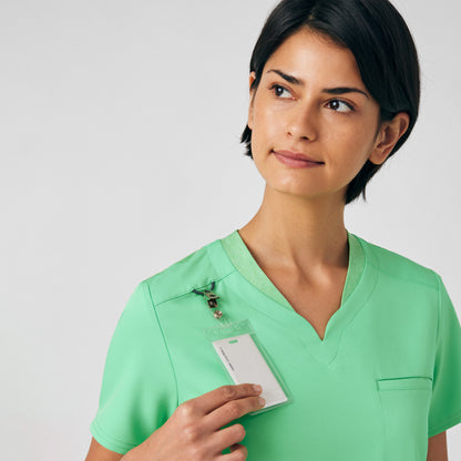 VIBE 2-Pocket V-Neck Top  | Mint Julep