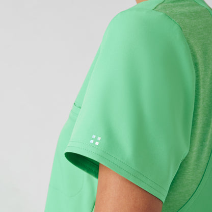 VIBE 2-Pocket V-Neck Top  | Mint Julep