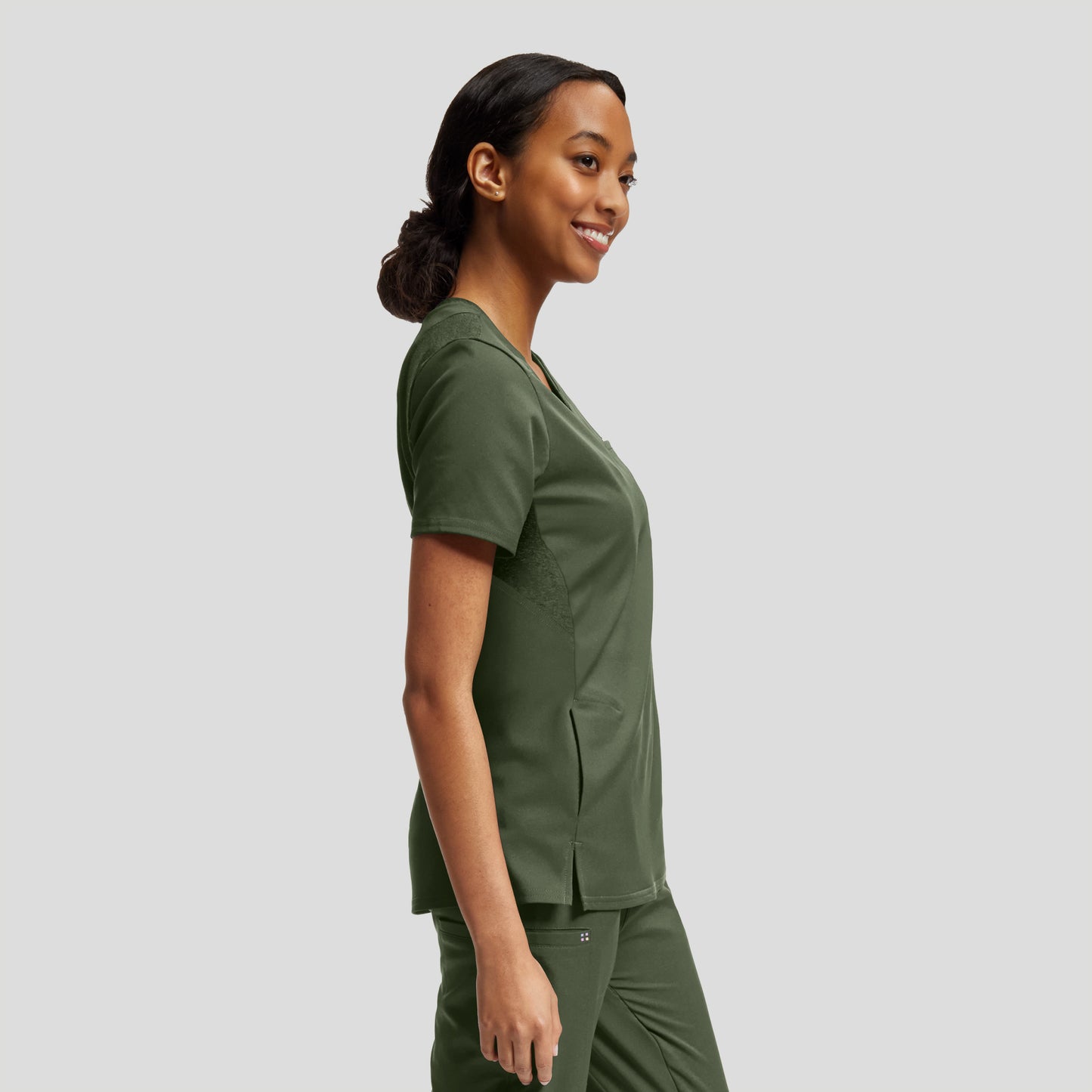 VIBE 2-Pocket V-Neck Top  | Olive