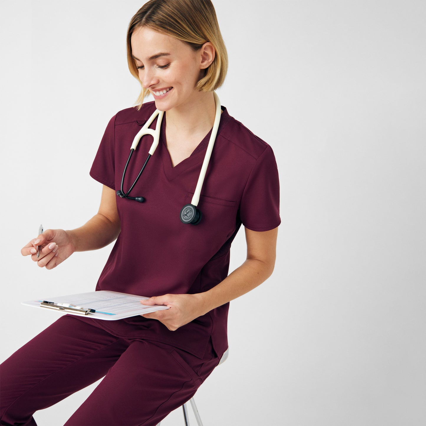 VIBE 2-Pocket V-Neck Top  | Wine