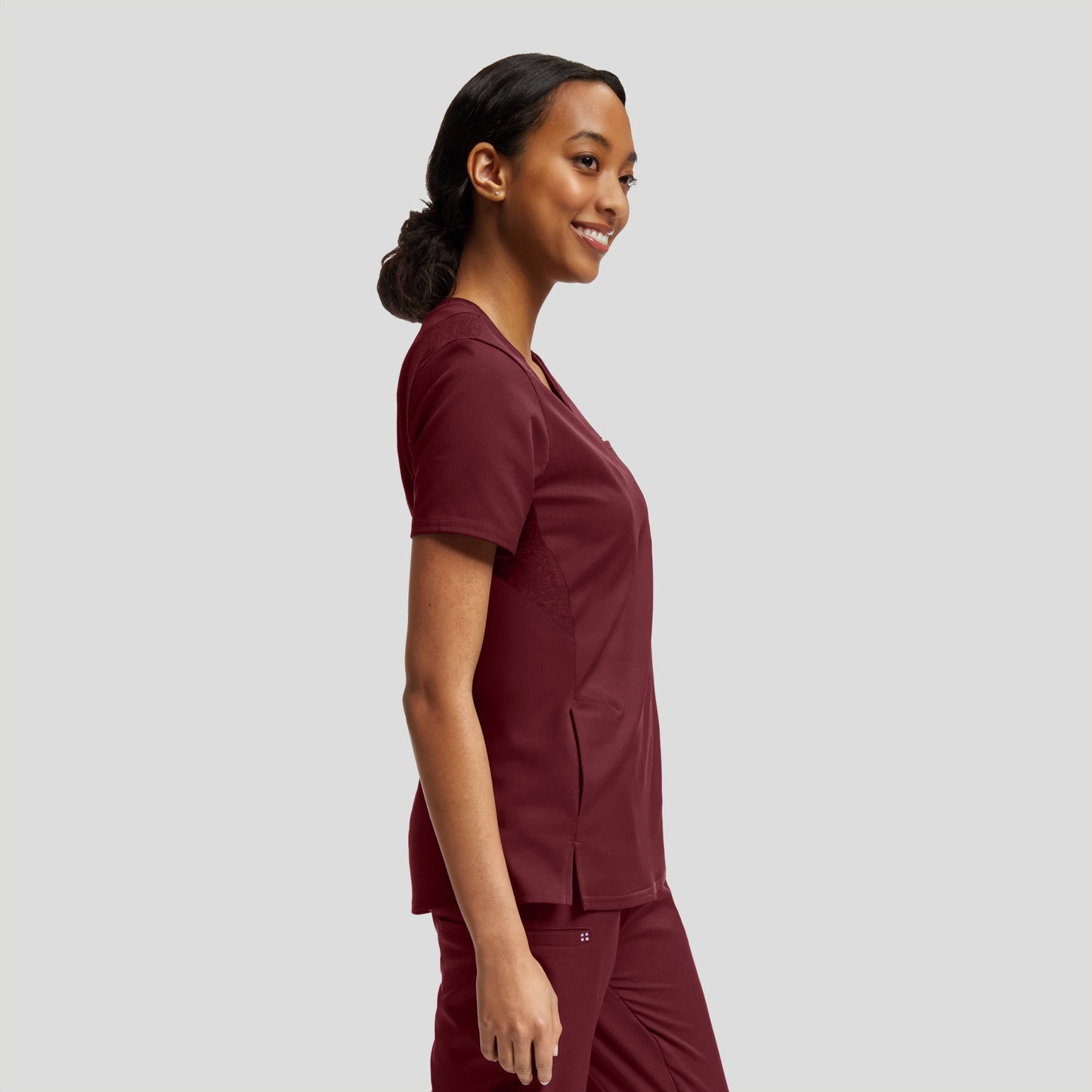 VIBE 2-Pocket V-Neck Top  | Wine
