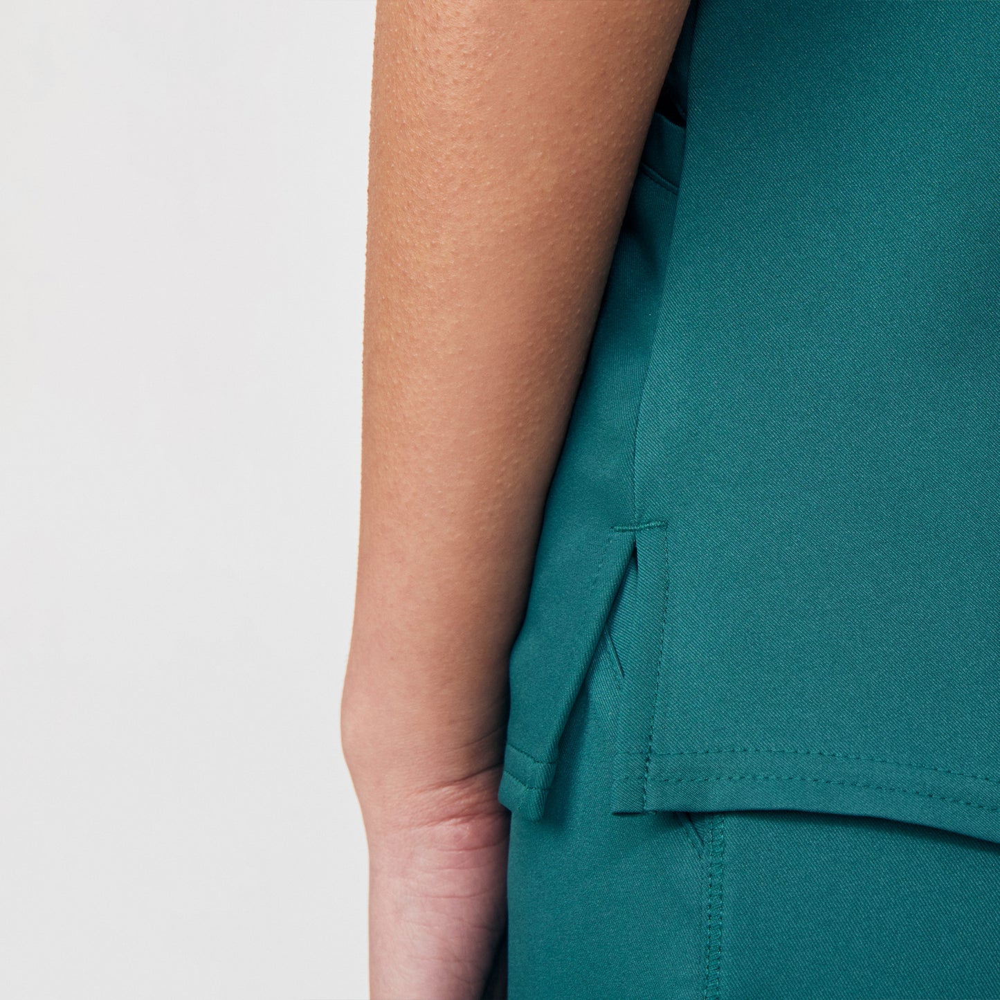 VIBE 3-Pocket V-Neck Top  | Fern