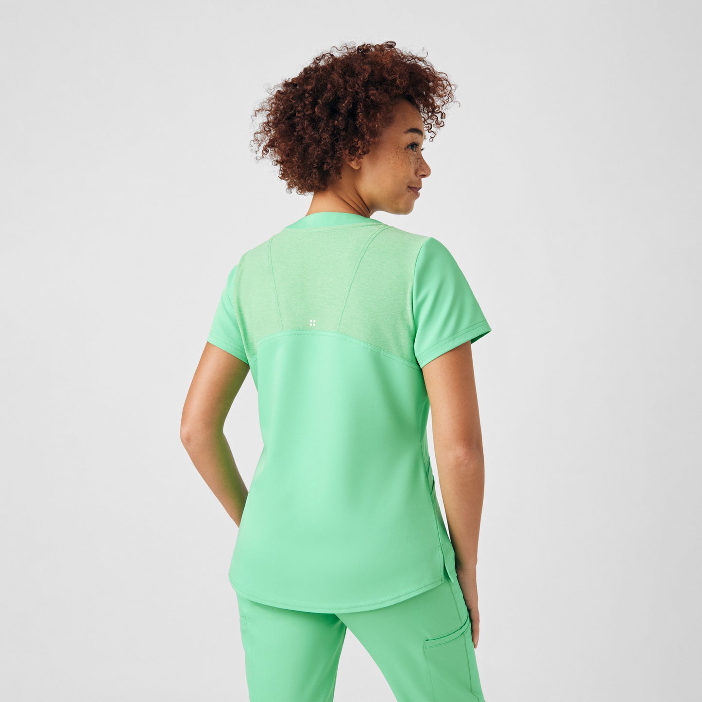 VIBE 3-Pocket V-Neck Top  | Mint Julep