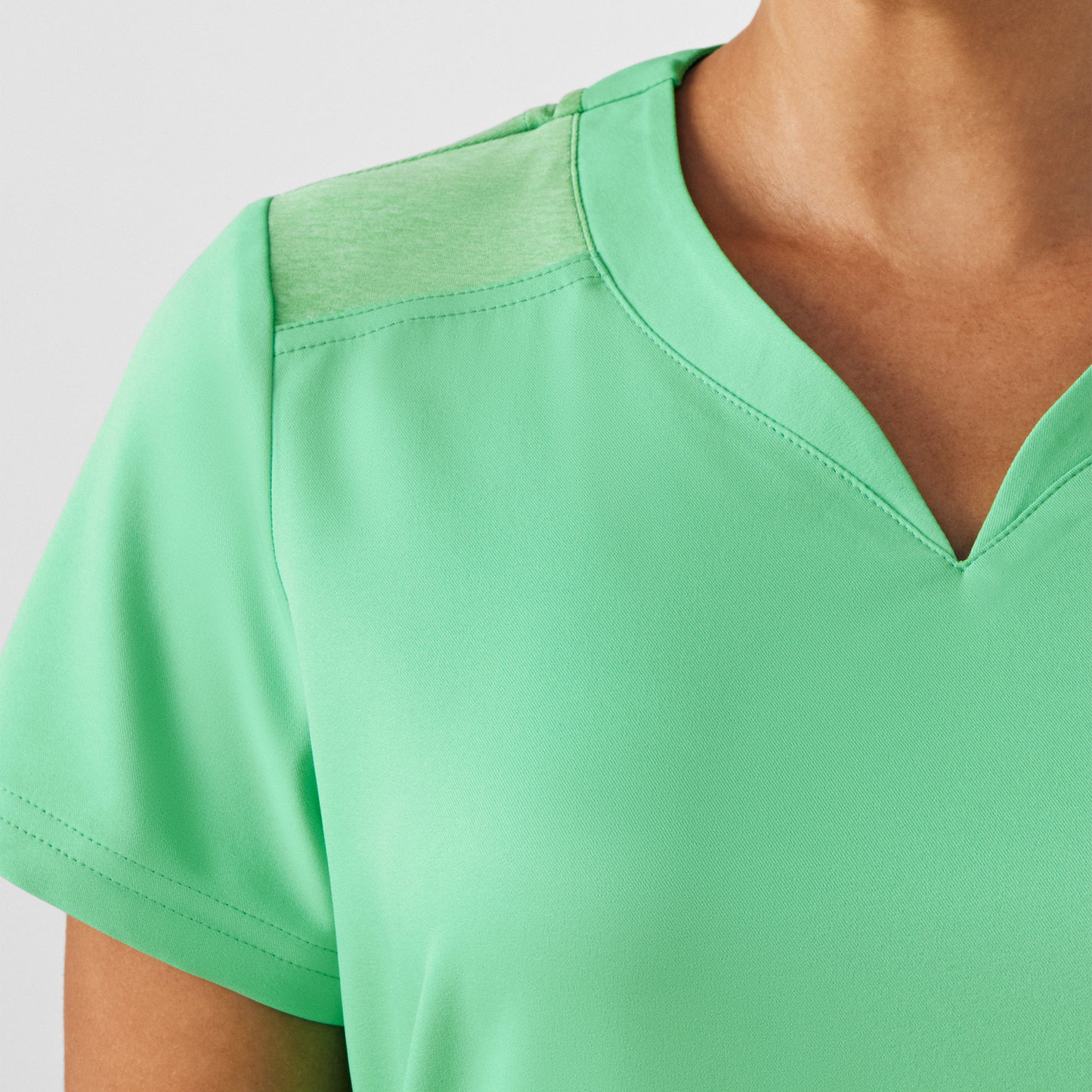 VIBE 3-Pocket V-Neck Top  | Mint Julep