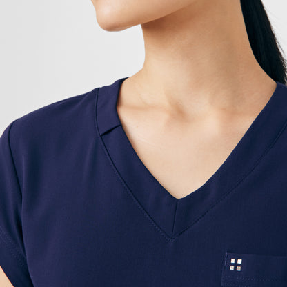 CRFT 1-Pocket V-Neck Top  | Navy