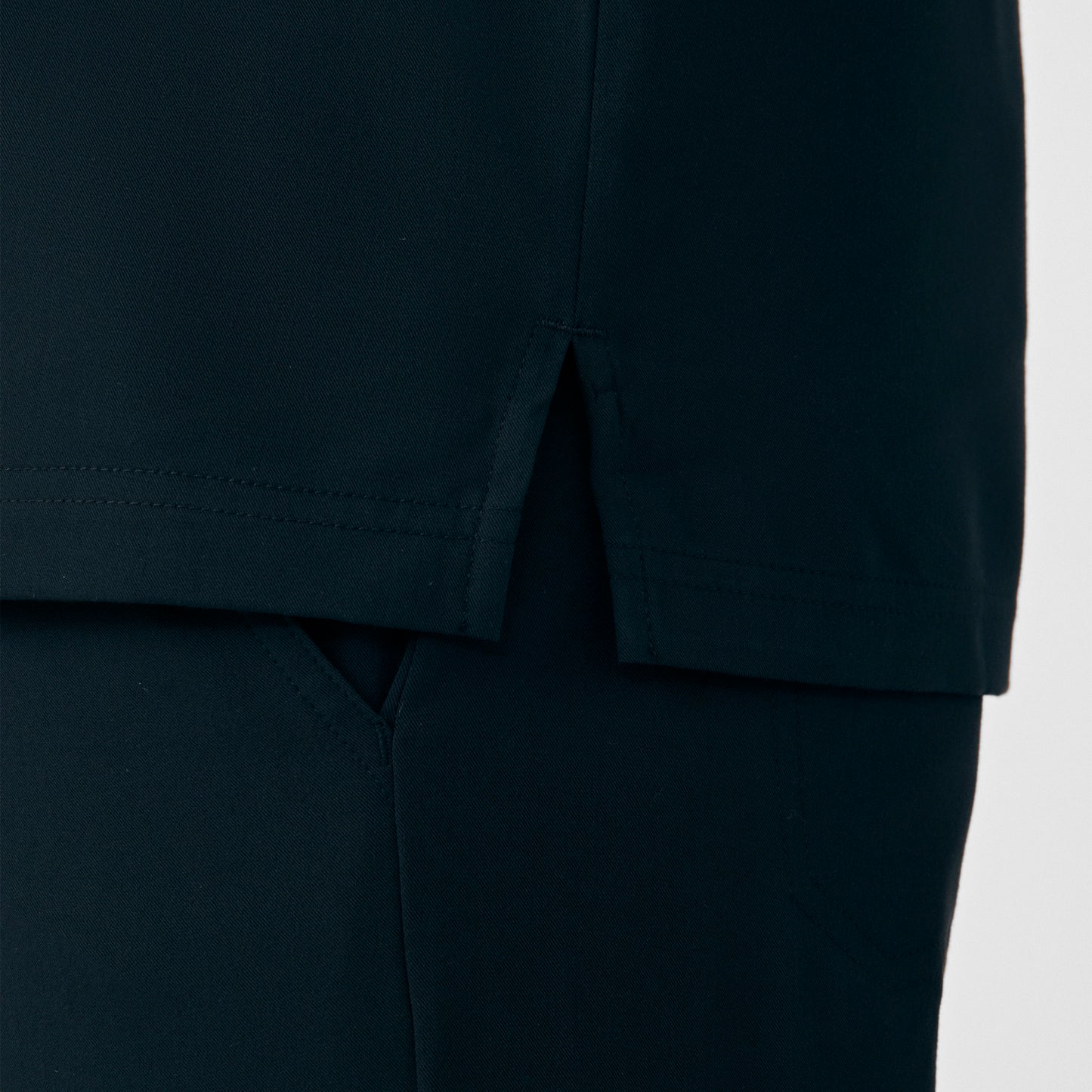 CRFT 2-Pocket V-Neck Top  | Black