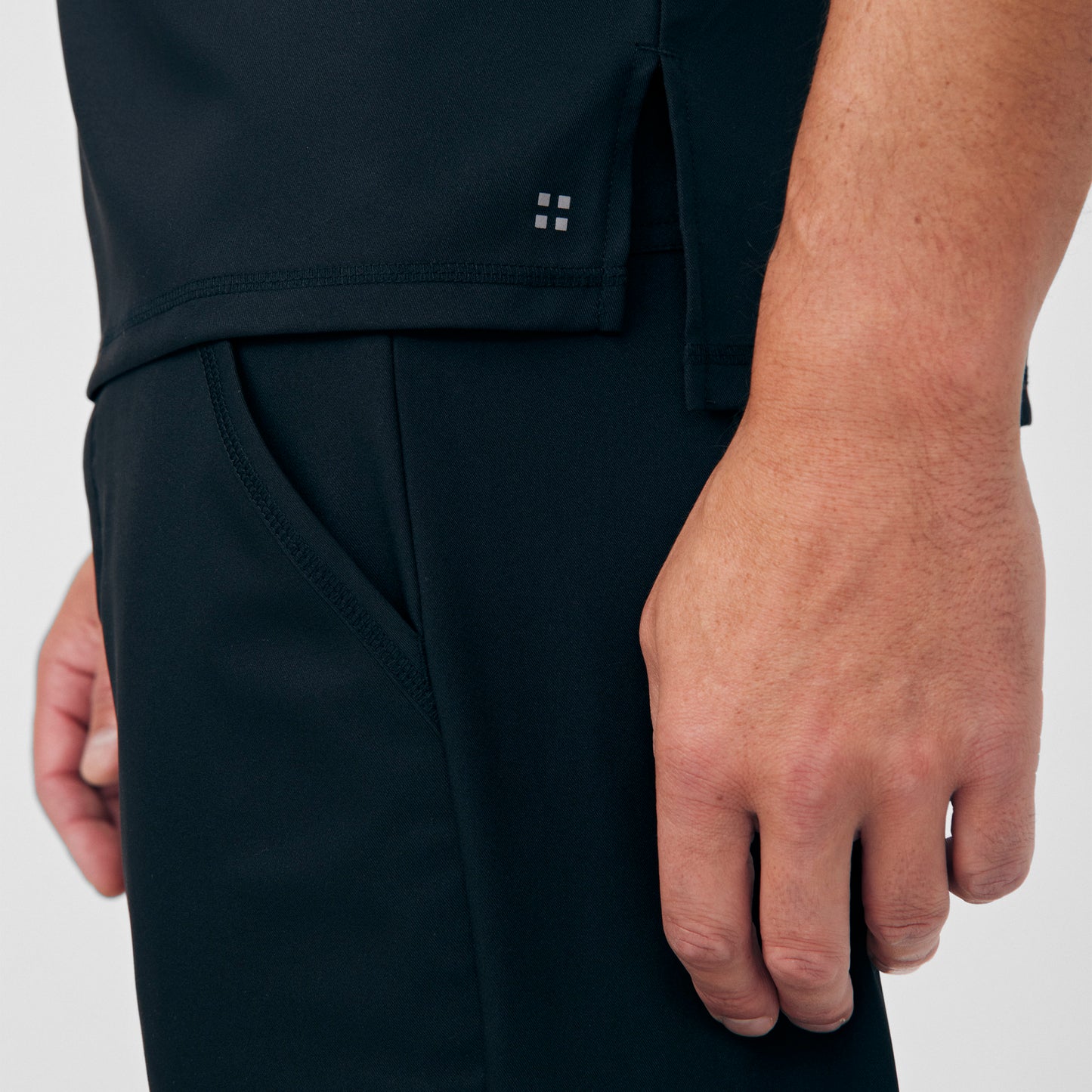 VIBE 2-Pocket V-Neck Top  | Black