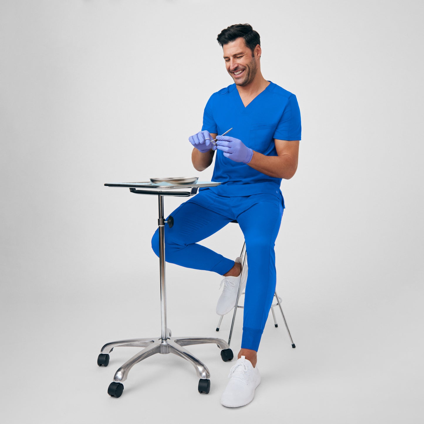 VIBE 2-Pocket V-Neck Top  | Royal